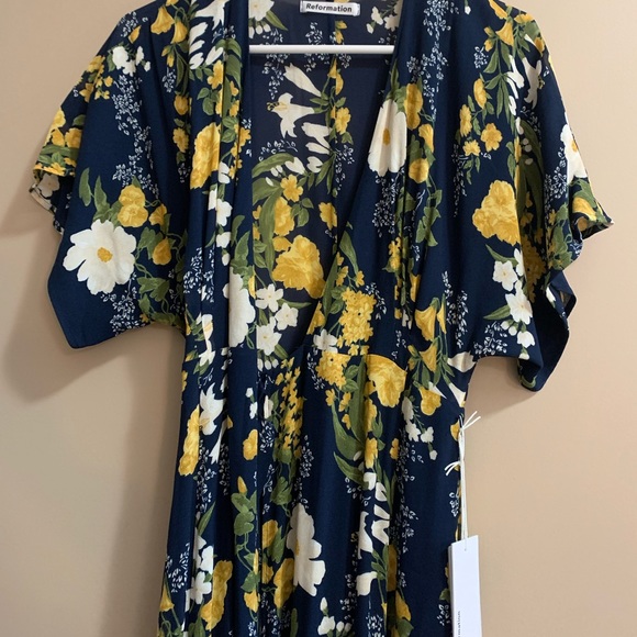 Reformation Petite Winslow Maxi Dress in Graciella - Picture 3 of 9